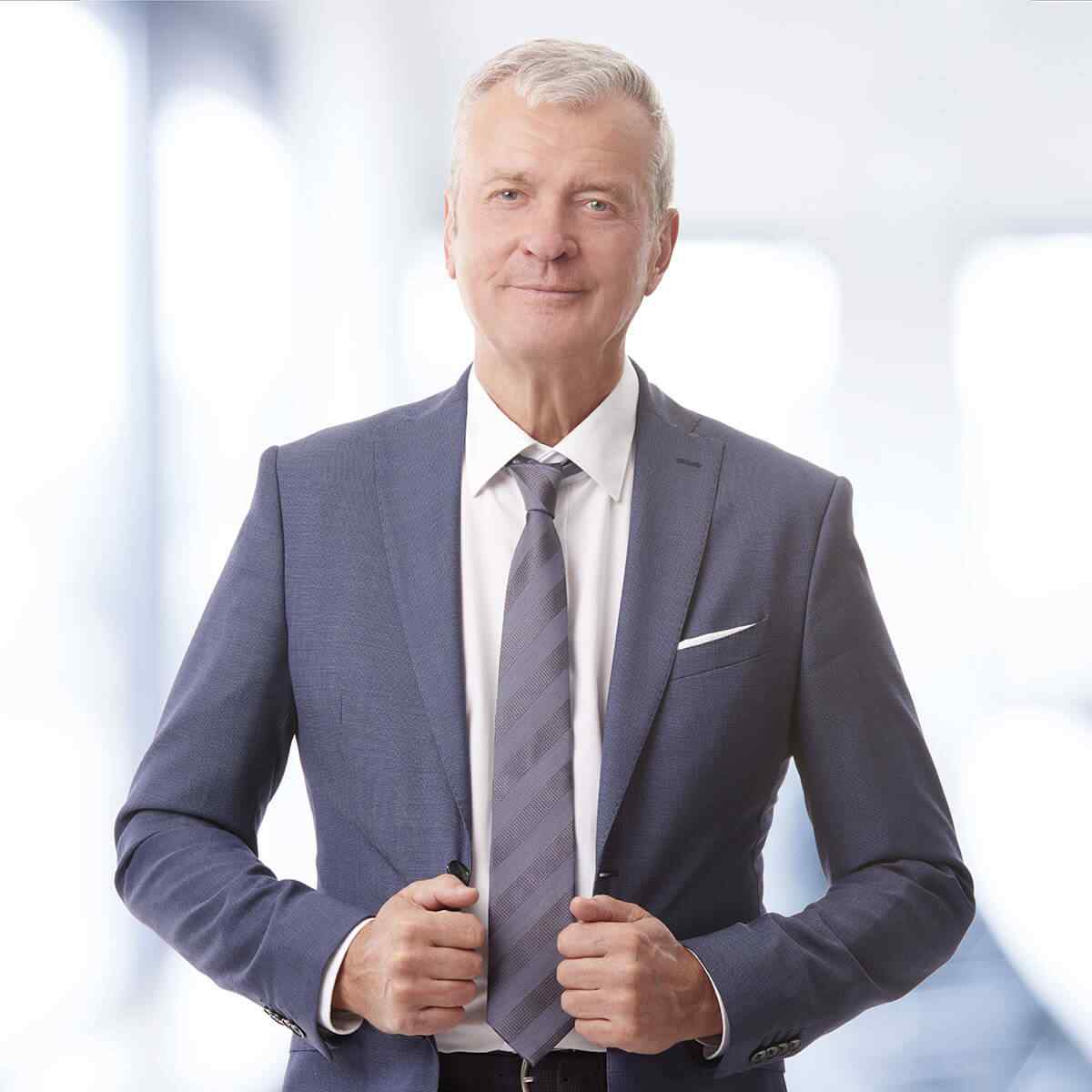 https://www.irisidea.io/wp-content/uploads/2019/04/img-people-01-2.jpg